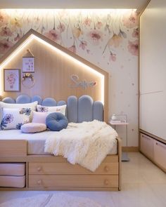 Aesthetic bed design and decor ideas for kids Bedroom Paint Colors Green, Bedroom Paint Ideas Accent Wall, Bedroom Paint Colours, Paint Colors Green, Bedroom Painting Ideas, Bedroom Paint Schemes, Accent Wall Bedroom Paint, Bedroom Paint Design, Modern Kids Room Design