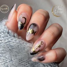 Nude Witchy Nails, Moon And Stars Nail Art, Witch Nails Designs, Astrology Nail Art, Moon And Stars Nails, Occult Nails, Tarot Nails, Capricorn Nails, Black And Gold Nails