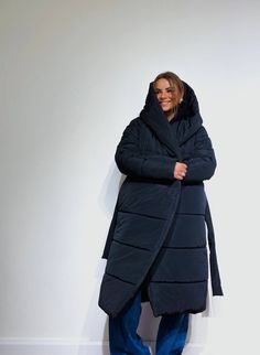 Cozy airy black blanket coat with hood and pockets and tied with a belt. This cozy coat is made of quality raincoat with insulation. The coat is not blown out and does not get wet, perfectly retains heat and the size is regulated by the belt. In this coat you will be very comfortable, as if at home under a blanket, you will love this coat from the first try-on! DETAILS - black color - raincoat fabric with insulation - long blanket - hood - pockets - tied with a belt - oversized size SIZES This b Coat For Ladies, Puffer Coat With Hood, Oversized Parka, Oversized Puffer Jacket, Black Blanket, Winter Puffer Jackets, Puffer Coats, Blanket Coat, Long Puffer Coat