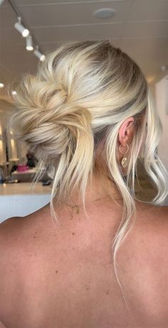 Sultry Hair, Trendy Long Hairstyles, Bridemaids Hairstyles, Prom Hair Updo, Wedding Hair Up, Simple Prom Hair, Guest Hair, Bridesmaid Hair Makeup