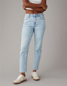 Easy Outfit Ideas For School, Winter In La, American Eagle Mom Jeans, Outfit Ideas For School, Distressed Mom Jeans, First Day Of School Outfit, Jean Color, Jeans American Eagle, Outfits For Summer