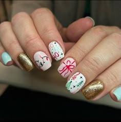 Christmas Painted Nails Nails For December, December Nail Colors, Simple December Nails, Girls Nail Designs, December Nails, Painted Nails, Look Classy