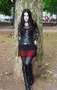 See more 'Goth' images on Know Your Meme! 80s Goth Fashion Women, Punk Girls, Goth Look, Gothic Models, Donnie Darko, Goth Beauty, Metal Girl