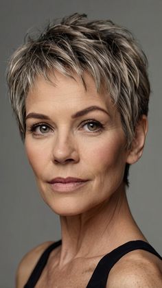 Vibrant Stylish Short Hairstyles for Women Over 50: Hair Ideas for Stacked Bob 🌼 Short Funky Pixie Haircut, Funky Short Hair, Stacked Bob, Edgy Pixie Cuts, Edgy Pixie