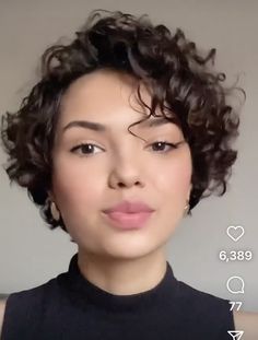 Pixie Cut Ondulado, Short Curly Hair Black Women, Frizzy Curly Hair, Short Red Hair, Short Hair Black, Short Hair Trends, Short Haircut Styles, Short Wedding Hair