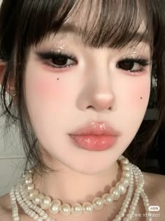 Nose Contour Wide Nose, Pale Face Makeup, Maquillaje Douyin, Makeup Douyin, Nose Contour, Makeup Tuts, Wide Nose, Douyin Makeup