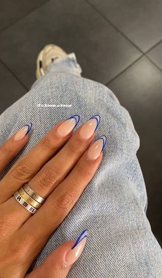 Blue outline french acrylic nails | Stylish nails, Gel nails, Minimalist nails https://www.pinterest.com/pin/blue-outline-french-acrylic-nails--856880266617250868/ Nails Theory, Bad Nails, Edgy Nails, Colorful Nails, Minimal Nails, Manicure Ideas, White Nail, Dream Style, Nature Tattoos