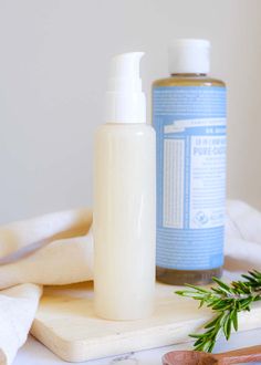 Using natural ingredients like castile soap and essential oils to make your own shampoo is a great way to nourish your hair and scalp. Natural shampoo with Castile soap takes less than 5 minutes to make and costs less than store-bought alternatives. Shampoo With Castile Soap, Castile Soap Shampoo, All Natural Shampoo, Natural Hand Soap, Diy Soap Recipe, Homemade Deodorant, Liquid Castile Soap, Homemade Shampoo, Natural Beauty Recipes