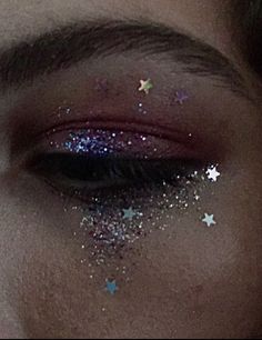 Makeup 2018, Smink Inspiration, Makeup Stuff, Cosmetic Glitter, Edgy Makeup, Makeup Eye Looks, Eye Makeup Art, Glitter Makeup