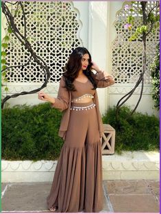 Kurti From Scratch, Outfit From Scratch Indian, Sarara Dress, Sharara Designs, Trendy Outfits Indian, Diwali Outfits, Lehenga Designs Simple, Traditional Indian Dress, Salwar Kamiz