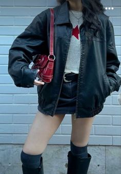 Basic Alt Outfits, Crop Denim Jacket Outfit, Hailey Bieber Fashion, Soft Grunge Outfit, Stargirl Outfits, Jacket Winter Outfit, Cowgirl Jacket, Country Core, Outfit Country