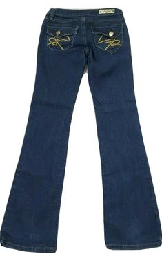 GENTLY PRE- OWNED.  GREAT CONDITION.  NO RIPS TEARS OR STAINS.  SMOKE FREE HOME.  WAIST--26"  RISE--7"  INSEAM--31.5"  TOTAL LENGTH--39"  Y--106--10 South Pole Jeans, Jeans Girl, Southpole Jeans, Cute Boots, Boot Cut Jeans, South Pole, Cut Jeans, Girls Jeans, Stretch Jeans