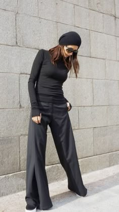 Casual Chique Stijl, Black Pants Outfit, Wide Leg Pants Outfit, Look Boho Chic, Woman In Black, Looks Black, Black Outfit, Wearing Black