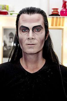 Vampire Costume For Men, Scary Couples Costumes, Vampire Makeup Halloween, Dracula Costume, Halloweenský Makeup, Vampire Costumes, Costume For Men, Halloween Makeup Diy