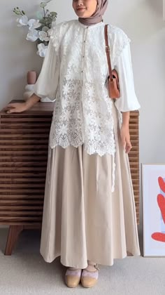 Ootd Raya, Ootd Kondangan Simple, Kondangan Outfit Hijab Fashion Simple, Ootd Kondangan Dress, Dress Hijab Simple, Fashion Baju Raya, Outer Hijab, Brukat Dress, Outer Outfit