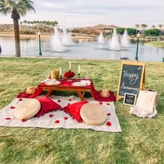 Date night picnic in the park by the lake. Romantic Picnic Decor Ideas, Outdoor Picnic Date Ideas, Romantic Picnics At Night, Wedding Anniversary Picnic Ideas, Diy Romantic Picnic, Backyard Picnic Ideas Romantic, In Home Picnic Date, Outdoor Romantic Picnic, Outside Date Ideas Backyards