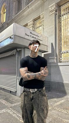 Men With Tattoos Outfits, Leather Jacket Hat Outfit, Dark Asthetics Outfit Men, Alternative Streetwear Men, Rock Style Outfits Men, Hot Goth Men, Twink Outfit, Alt Fashion Men, Alternative Outfits Men