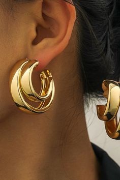 Exaggerated double hoop metal C-shaped earrings are perfect for adding a pop of color to any outfit, perfect for everyday wear throughout the day, surprise your friends and family with these unique earrings. Trendy Metal Clip-on Hoop Earrings, Cheap Statement Clip-on Hoop Earrings, Modern Chunky Metal Hoop Earrings, Velvet Bottoms, Luxury Gold Dual-tone Earrings, Holiday Jumpsuit, Modern Hoop Earrings With Gold-tone Hardware, Maxi Dresses Fall, Bold Earrings