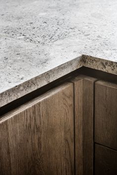 an image of a counter top that looks like it is made out of wood and granite