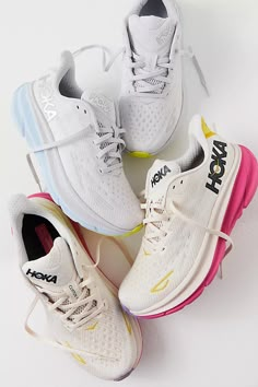 Cute Trendy Tennis Shoes, Bright Running Shoes, Preppy Running Shoes, Cute Hoka Shoes, Pink Hoka Shoes, Hoka Shoes Outfit, Preppy Outfits Spring, Cute Everyday Shoes