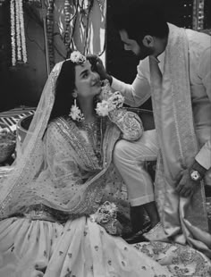 Desi Engagement Photos, Nikkah Couple Poses, Pakistani Wedding Photos, Mehindi Poses, Nikkah Poses Couple, Pakistani Couple Aesthetic, Vogue Couple Photoshoot, Nikah Photos