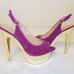 Details: As Shown, Please Refer To Pics For Imperfections Leather Upper, Shiny Gold Heels Never Worn Box Not Included Size 6 Heel: 5" Front Platform: 1.5" Please Ask Questions Before Purchasing :) Thank You! Heels Ideas, Gold Platform Heels, Gold Platforms, Gold Heels, Platform Heels, Leather Upper, Im Not Perfect