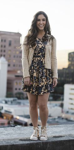 29 Looks For Women Who Don't Want To Wear Heels Womans Outfit, Nude Outfits, Sneakers Fashion Outfits, Look Formal, Gold Sneakers, Outfits With Converse, Closet Inspiration, Miami Fashion