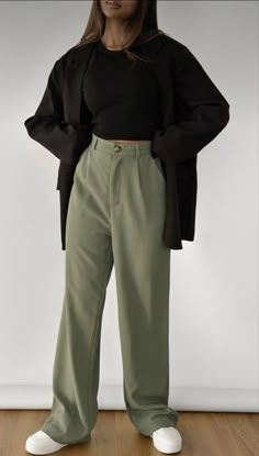 Khaki Tailored Trousers Outfit, Outfit Ideas With Dress Pants, Trouser Ideas Women, Pants Sets For Women, Fall Outfits With Green Pants, Green Wide Leg Pants Outfit Casual, Outfit Ideas For Green Pants, How To Style Green Pants Aesthetic, Outfits Olive Green Pants