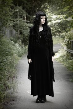 Goth Cottagecore, Hippie Goth, Goth Outfit Ideas, Casual Goth, Goth Look