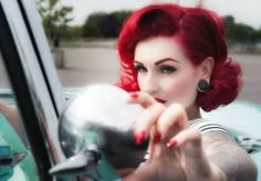 Red Betty - Short/ medium length hair Pinup Hairstyles, Cabelo Pin Up, Pin Up Hairstyles, Moda Pin Up, Rockabilly Hairstyles, Pinup Hair, Vintage Hairstyle, Pinup Vintage, Rockabilly Hair