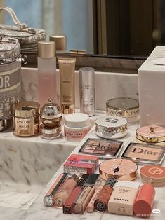 Koleksi Makeup, Expensive Makeup, Makeup Bag Essentials, Fancy Makeup, Mia 3, Makeup Obsession, Luxury Makeup, Makeup Items, Makati