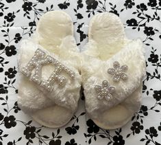 Girl Slippers, Slippers Kids, Wishlist Christmas, Kids Christmas Gifts, Kids Holiday Gifts, Bedroom Slippers, Kids Holiday, Kids Slippers, Slippers For Girls