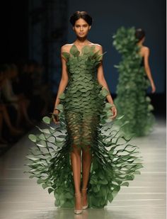 Show Dress Fashion, Nature Avant Garde Fashion, Avant Garde Fashion Couture, Fashion Activities, Fancy Gown, Botanical Fashion, Extreme Fashion, Design Fails, Concept Clothing