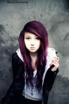 Bangs With Black Hair, Emo Hair Dye Ideas, One Color Hair, Emo Hair Dye, Purple Bangs, Emo Girl Hairstyles