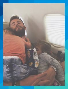 Chris Hemsworth cuddling w/ his kids...❤️❤️  The Cutest Celebrity Kids on Instagram - Chris Hemsworth's kids from Chris Hemsworth Kids, Christopher Hemsworth, Avengers Black Widow, Hemsworth Brothers, Chris Hemsworth Thor, Famous Kids, Elsa Pataky, Liam Hemsworth, Celebrity Kids