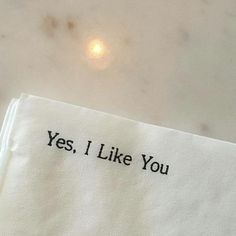 a napkin with the words yes, i like you on it sitting on a table