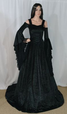 Gothic dress, renaissance dress, medieval dress, handfasting gown, wedding… Halloween Gown, Medieval Wedding Dress, Black Wedding Dress Gothic, Vampire Dress, Medieval Gown, Gothic Hairstyles, Velvet Dress Long, Medieval Costume