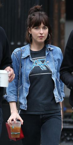 Dakota Johnson More Dakota Johnson Style, Beauty Looks, Short Hair With Bangs, Dakota Johnson, Grunge Hair, Hair Looks