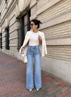 spring - Extra Petite Wide Leg Jeans Outfit, High Heels Outfit, Looks Jeans, More Feminine, Extra Petite, Summer Fashions, Jeans With Heels, Date Outfit Casual, Casual Maternity