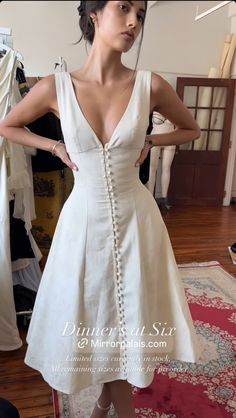 Dress Fitting Aesthetic, Old Money Casual Dress, Fall Outfits Ankle Boots, Linen Wedding Outfit, Theatrical Romantic Style Kibbe, Old Money Summer Dress, Old Money Aesthetic Dress, Dresses Old Money, Old Money Dresses