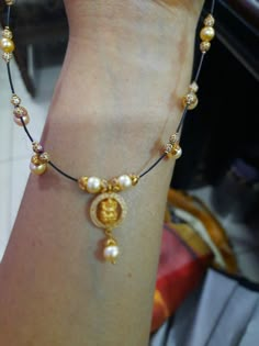 Thread Nallapusalu Designs Gold, Black Thread Gold Jewellery, Neck Pieces Jewelry, Antique Gold Jewelry Indian, Gold Jewelry Simple Necklace, Beautiful Gold Necklaces, Gold Mangalsutra Designs, Pearl Necklace Designs