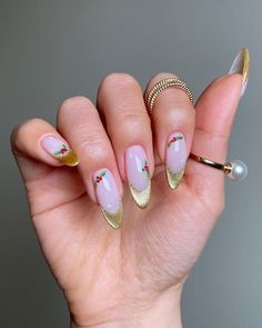 60 Elegant Christmas Nail Designs for Celebrating the Season in Style Red French Manicure, Reflective Nails, December Nails, Plaid Nails, Pearl Nails, Gold Velvet