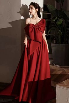 One-shoulder Satin Prom Gown, One-shoulder Satin Gown For Prom Season, One-shoulder Satin Gown For Prom, One Shoulder Satin Prom Evening Dress, One-shoulder Satin Prom Evening Dress, One-shoulder Satin Evening Dress For Prom, Elegant One-shoulder Dress With Sweetheart Neckline For Party, Elegant One Shoulder Dress With Sweetheart Neckline For Party, Satin One Shoulder Dress For Prom