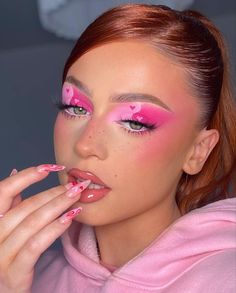 Unique Makeup Ideas Creative, Edc Makeup, Spring Makeup Looks, Facial Art, Avant Guard, Artsy Makeup, Glitter Makeup Looks, Pink Eye Makeup, Cute Eye Makeup