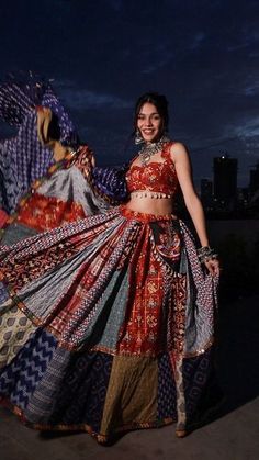 Ritvi Shah | Content Creator on Instagram: "Don’t blink, you might miss all the transitions😍 DAY 1 OF NAVRATRIIIIII so so excited for these upcoming days and all the content that’s coming your way! Brace yourself 🌸 Outfit: @sivaakaa Jewelry: @baublelove @janpathonline @shop.beatnik Makeup products from: @maybelline @plumgoodness 📸: @harshzala_dop Assisted by: @_mitiiiii.m #reelswithritvi . . . . . . . . #garbafever #fashionmonth #fashionweek #navratrispecial #navratricollection #navratri Beatnik Makeup, Traditional Chaniya Choli, Dandiya Dress, Latest Bridal Lehenga