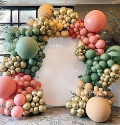 a bunch of balloons that are in the shape of a wreath