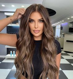 Balayage For Green Eyes, Green Eyes With Brown Hair, Fair Skin Balayage, Pretty Moms Brown Hair, Hair For Green Eyes And Olive Skin, Balayage Green Eyes, Balayage For Dark Skin Tone, Caramel Beige Balayage, Green Eyes Hair Color Ideas