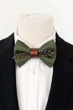 Check out this item in my Etsy shop https://www.etsy.com/listing/1282985966/hunters-green-satin-mens-tuxedo-bow-tie Bowtie Groomsmen, Green Tux, Bowties Men's, Mens Tuxedo, Tuxedo Bow Tie, Suits Groom, Olive Wedding, Groomsmen Gift Set, Groom Bowtie