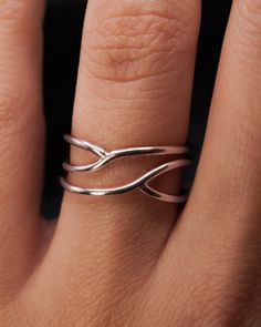 This is a smaller version of our popular Curved Wraparound ring! This ring makes a delicate and minimalist cocktail ring and is also great for everyday wear. This listing is for ONE SINGLE ring in STERLING SILVER. Made from THICK (1.5mm) metal wire.Available in a SMOOTH or HAMMERED finish. This ring is unique and is Minimalist Cocktail, Space Rings, Infinity Art, Criss Cross Ring, Woven Ring, Single Ring, Spring Jewelry, Modern Organic, Cross Ring