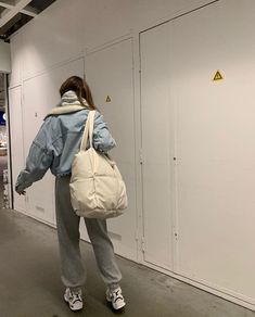 Comfy Cute Outfits Winter, Comfy Cute Outfits, Cute Outfits Winter, Winter Date Night, Winter Date Night Outfits, Date Night Outfits, Mom Jeans Outfit, Outfits Winter, 가을 패션